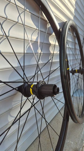 Used Mavic Cosmic SL Wheels 2023 bike — image 3 of 5