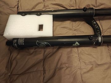 Used Fox 40 Performance Fork 2023 bike — image 7 of 15