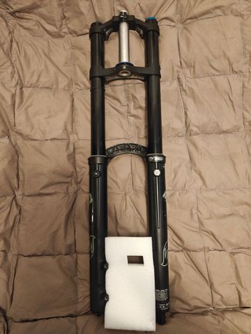 Used Fox 40 Performance Fork 2023 bike — image 9 of 15