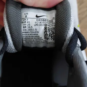 Nike Running Shoes bike usato — immagine 4 di 5