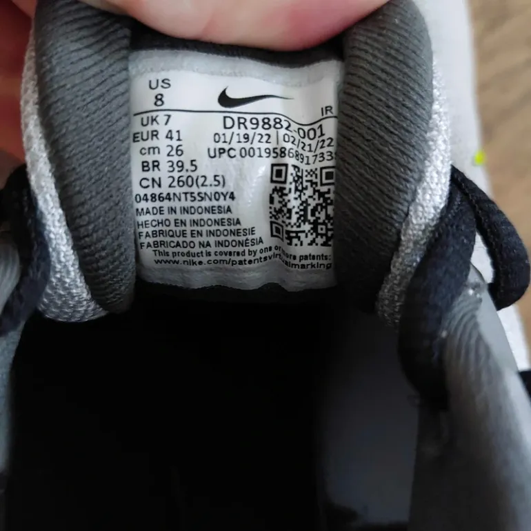 Nike Running Shoes bike usato — immagine 4 di 5
