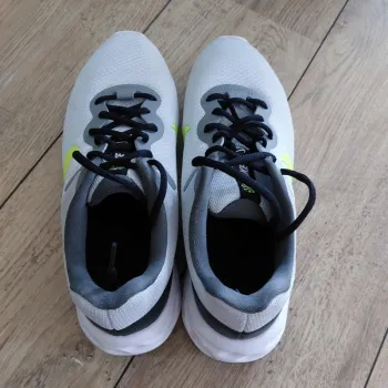 Nike Running Shoes bike usato — immagine 3 di 5