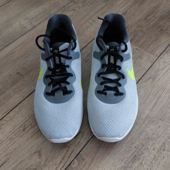 Nike Running Shoes bike usato — immagine 2 di 5
