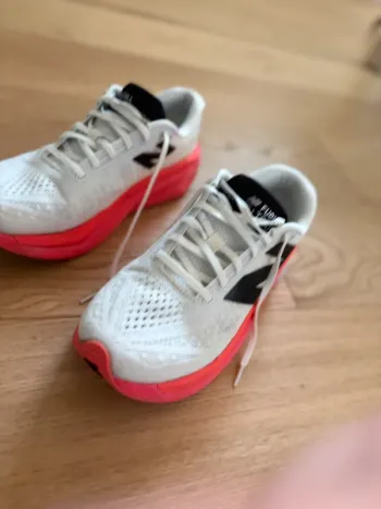 New Balance Supercomp Trainer v3 bike usato — immagine 2 di 24