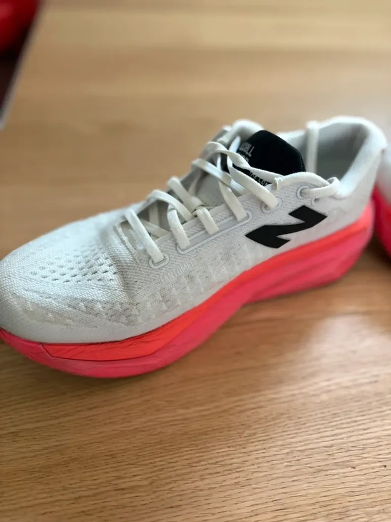 New Balance Supercomp Trainer v3 bike usato — immagine 6 di 24