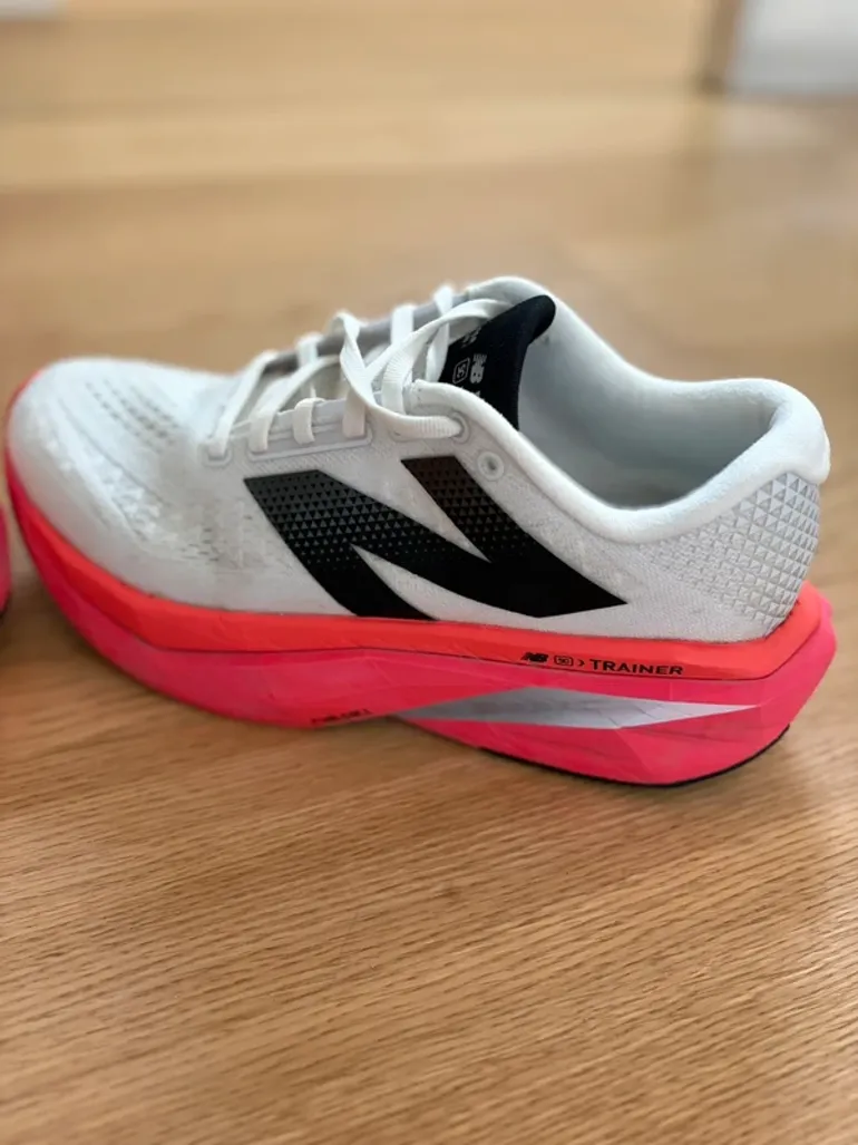 New Balance Supercomp Trainer v3 bike usato — immagine 17 di 24