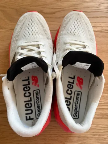 New Balance Supercomp Trainer v3 bike usato — immagine 11 di 24