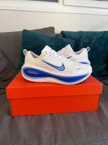 White Vomero Plus 2026 Running Shoes usato