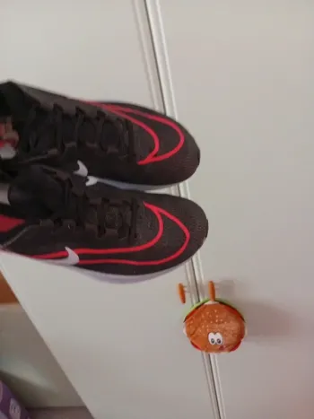 Used Nike Running Sneakers bike — image 3 of 9