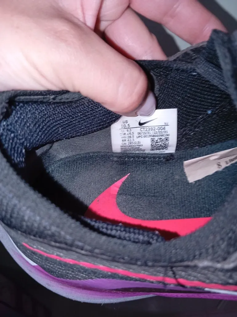 Used Nike Running Sneakers bike — image 8 of 9
