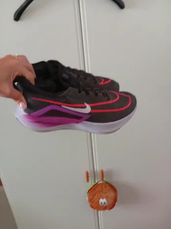 Used Nike Running Sneakers bike — image 2 of 9