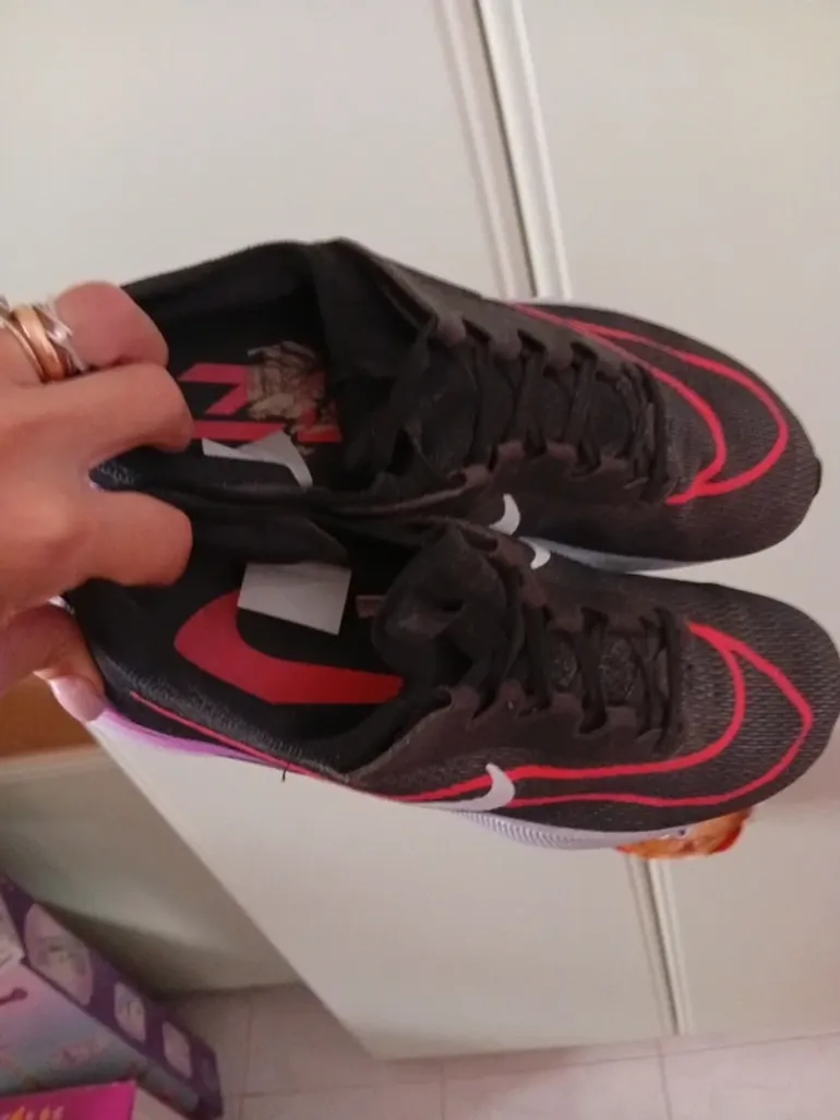 Used Nike Running Sneakers bike — image 5 of 9