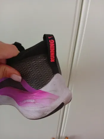 Used Nike Running Sneakers bike — image 9 of 9