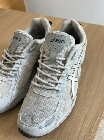 Used Asics Running Shoes bike — image 2 of 7