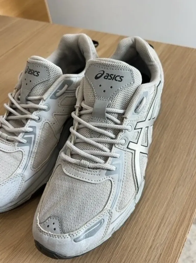 Used Asics Running Shoes bike — image 2 of 7