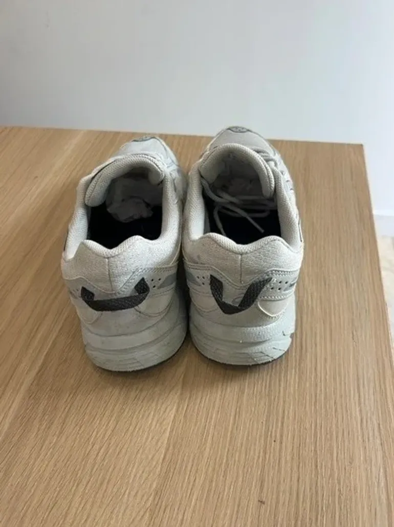 Used Asics Running Shoes bike — image 4 of 7