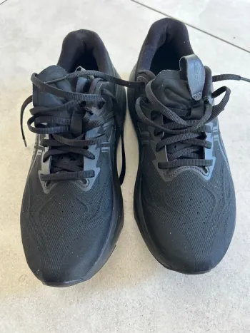 Used Asics GT2000-14 Running Shoes