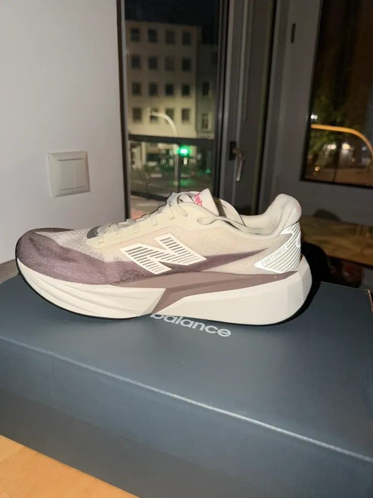 Käytetty New Balance FuelCell Rebel v5 bike — kuva 3 / 5