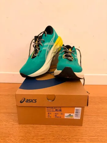 Brugt Asics Novablast 5 TR Running Shoes