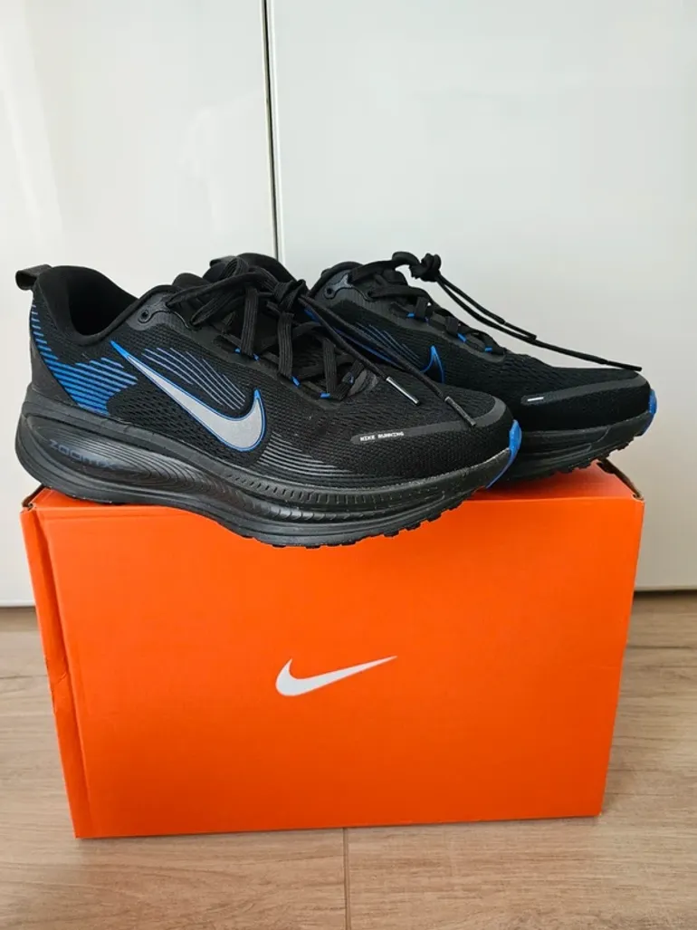 Nike Vomero 18 bike usato — immagine 3 di 12