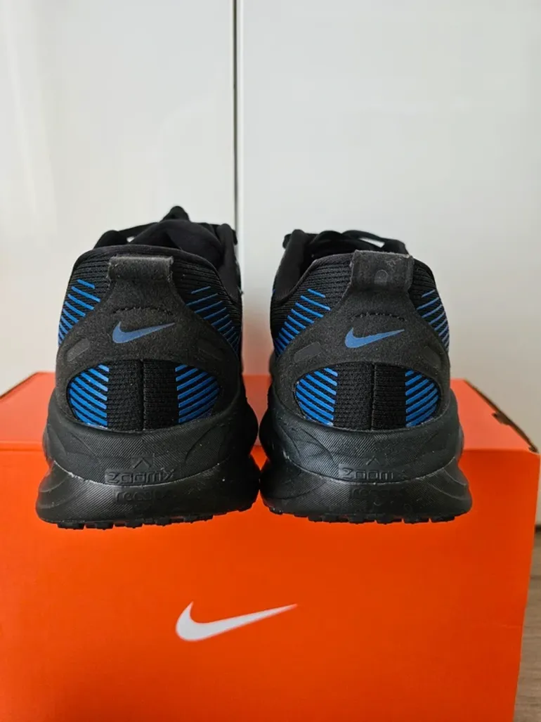 Nike Vomero 18 bike usato — immagine 5 di 12