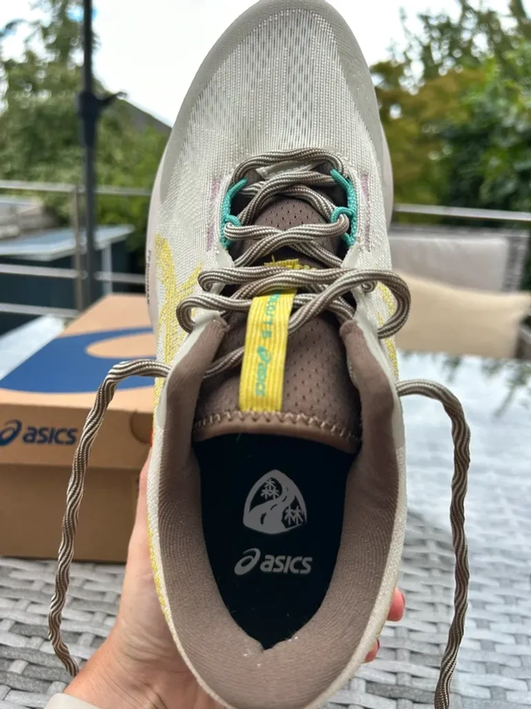 Used Asics Running Shoes bike — image 3 of 3