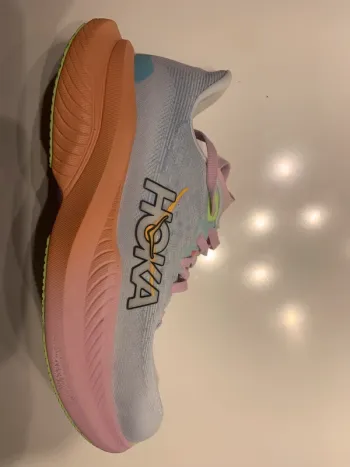 Lightweight Mach 6 Running Shoes usato