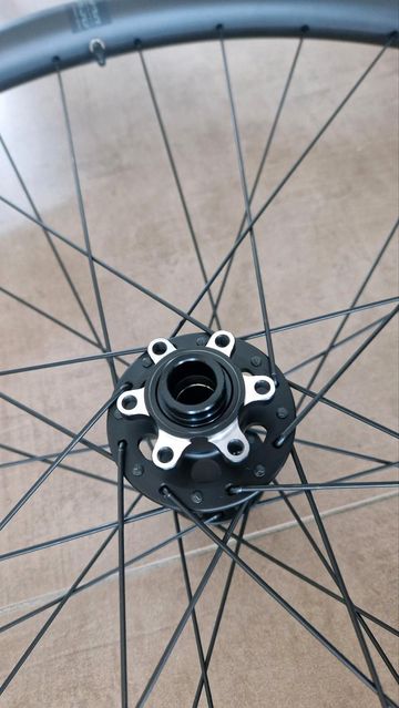 Used Novatec M30 bike — image 3 of 7