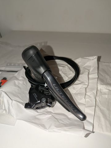 Shimano Ultegra ST-R8170 Di2 12-speed Right Shifter + BR-R8170 Drivetrain & Pedals de segunda mano