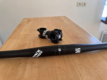 Brugt Race Face Handlebar and Stem 2026 Cockpit