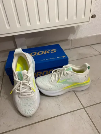 Używany Brooks Adrenaline GTS25 Running Shoes