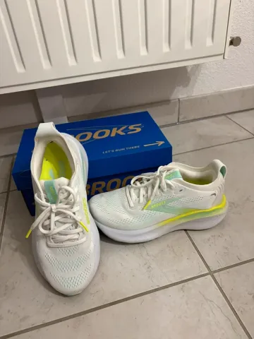 Gebrauchtes Brooks Adrenaline GTS25 Running Shoes