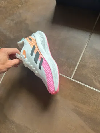 Used Adidas Running Shoes bike — image 4 of 5