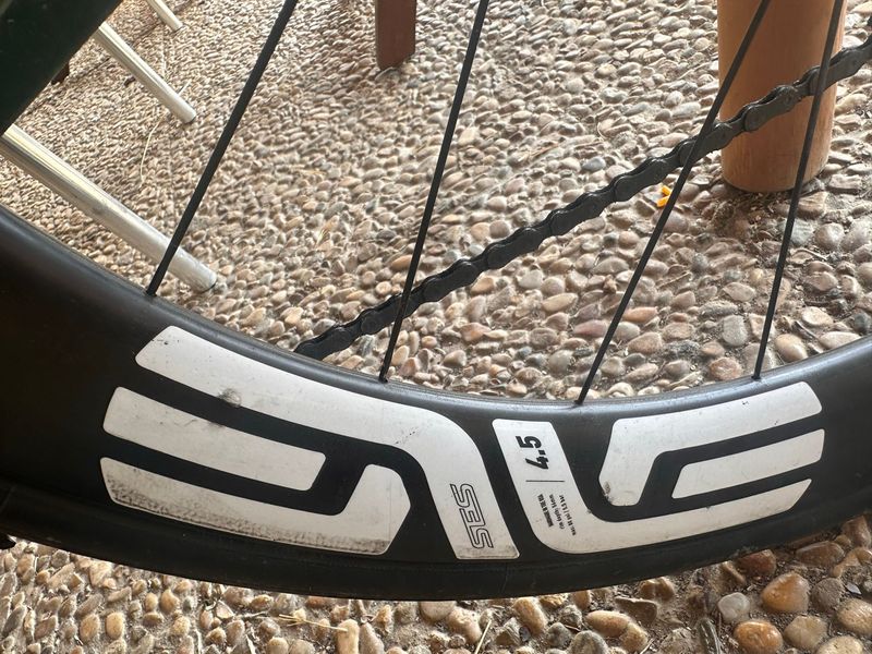 Używany Enve SES 4.5 and Roval CLX 2 Wheels 2025 Wheels