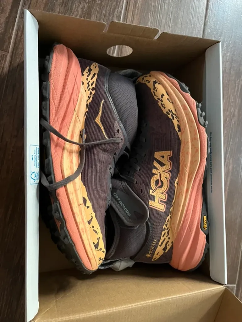Tweedehands Hoka Speedgoat 6 Mid GTX bike — afbeelding 2 van 4