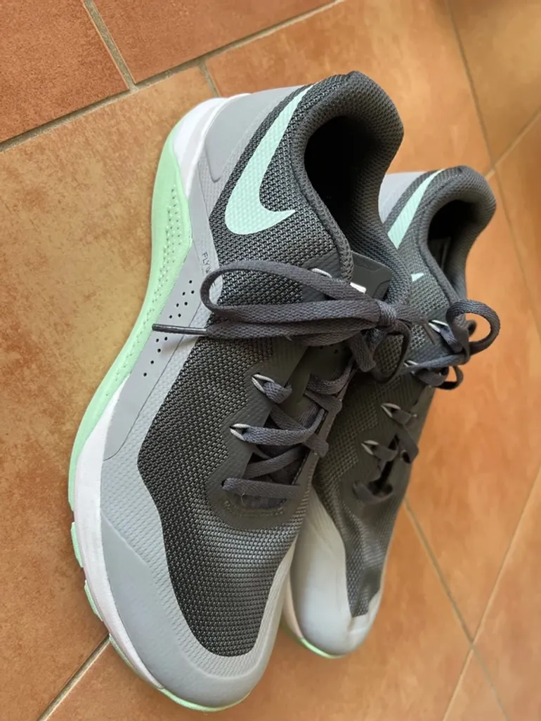 Nike Training Sneaker 40.5 bike usato — immagine 2 di 10