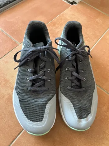 Nike Training Sneaker 40.5 Running Shoes usato