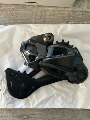 Shimano XT Di2 RD-M8260 11V Linkglide 2026 Drivetrain & Pedals usato