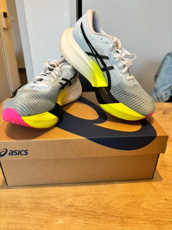 Käytetty Asics Metaspeed Sky Running Shoes