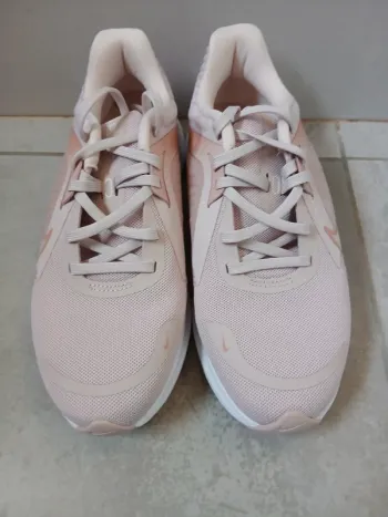 Used Rose Nike Running Shoes bike — image 4 of 6