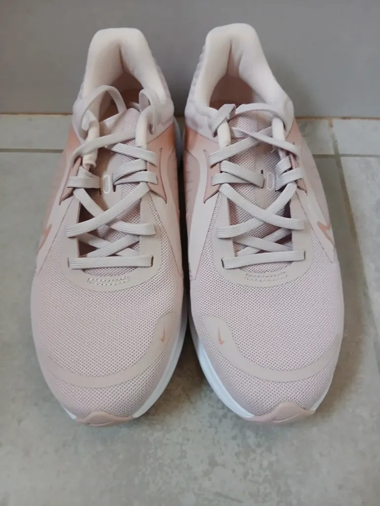 Used Rose Nike Running Shoes bike — image 4 of 6