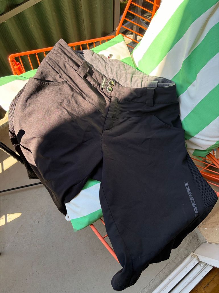 Race Face Shorts bike usato — immagine 2 di 3