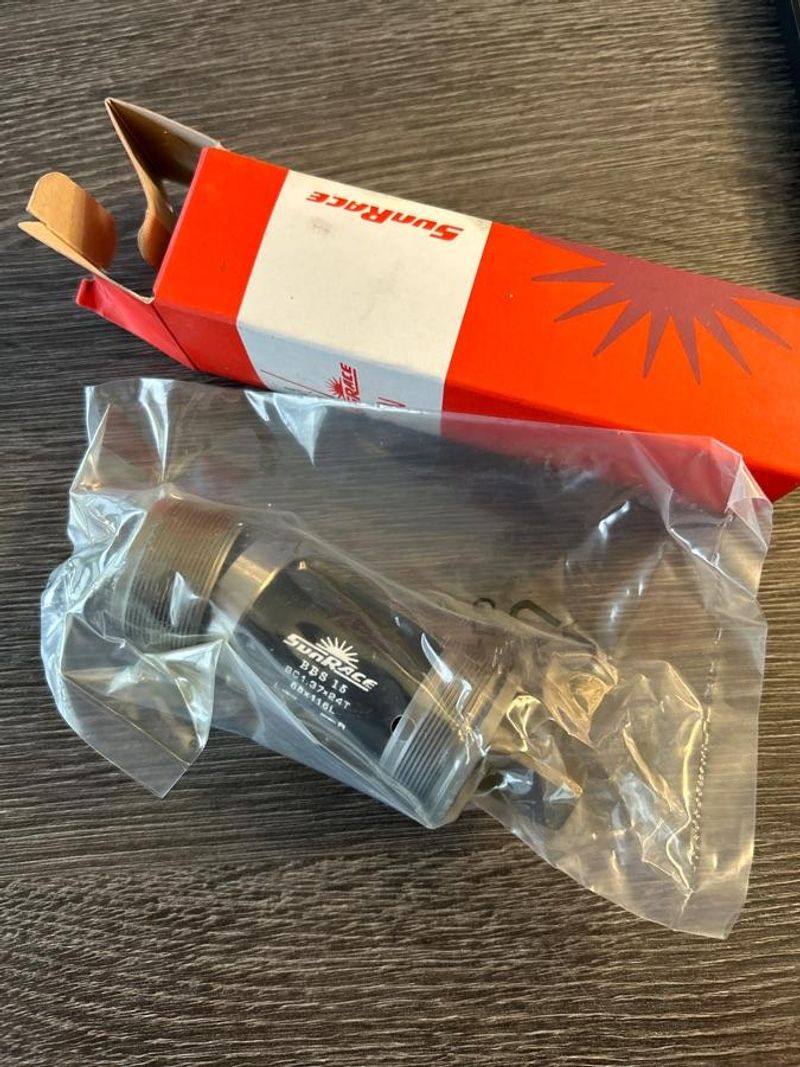 Tweedehands Sunrace Boîtier pédalier BBS15 BC1.37 68-116 Drivetrain & Pedals