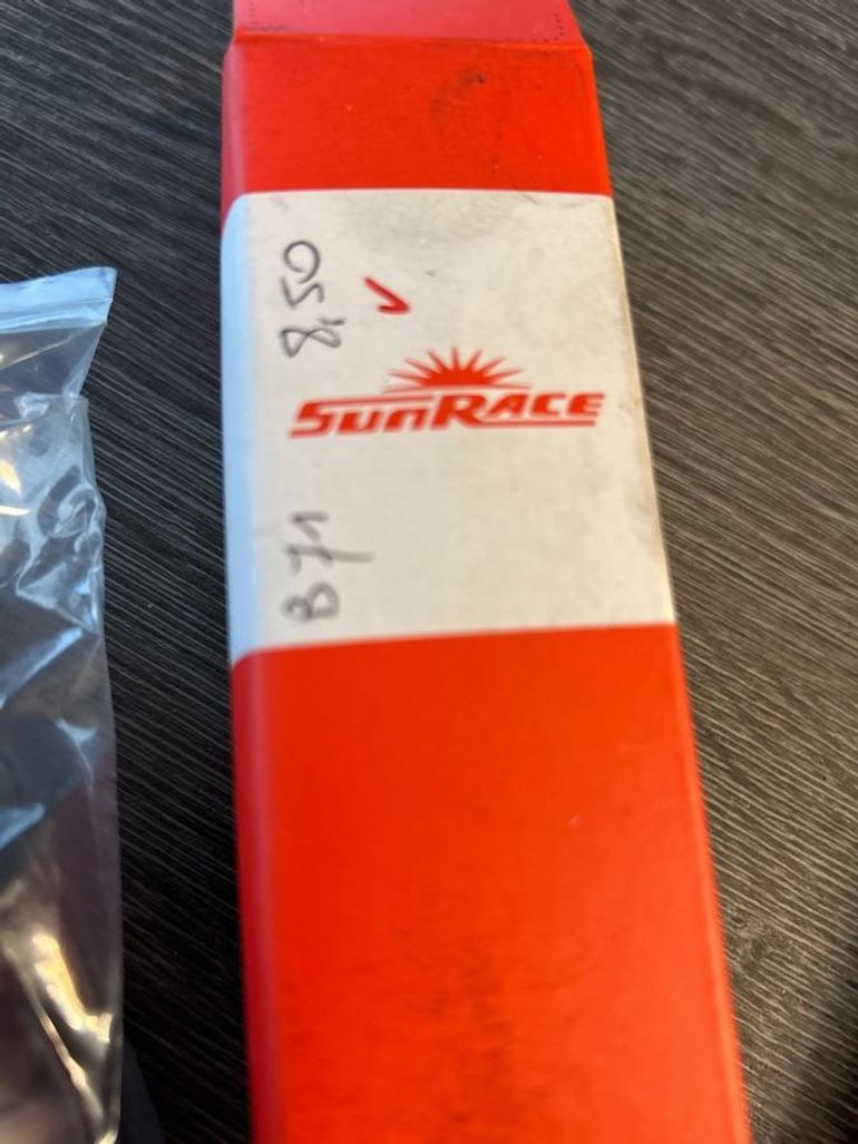 Used Sunrace Boîtier pédalier  BBS15 Bc1.37 68-118 bike — image 2 of 4
