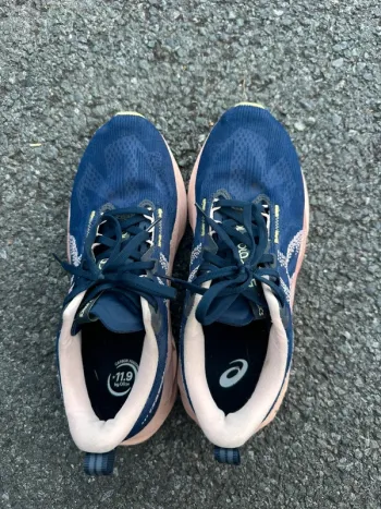 Used Asics Novablast 5 Running Shoes