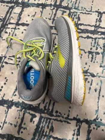 Brooks Adrenaline GTS 20 Running Shoes usato