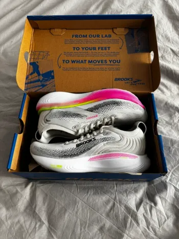 Brooks Adrenaline GTS 25 Running Shoes usato