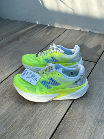 Brugt New Balance FuelCell Rebel v5 Running Shoes