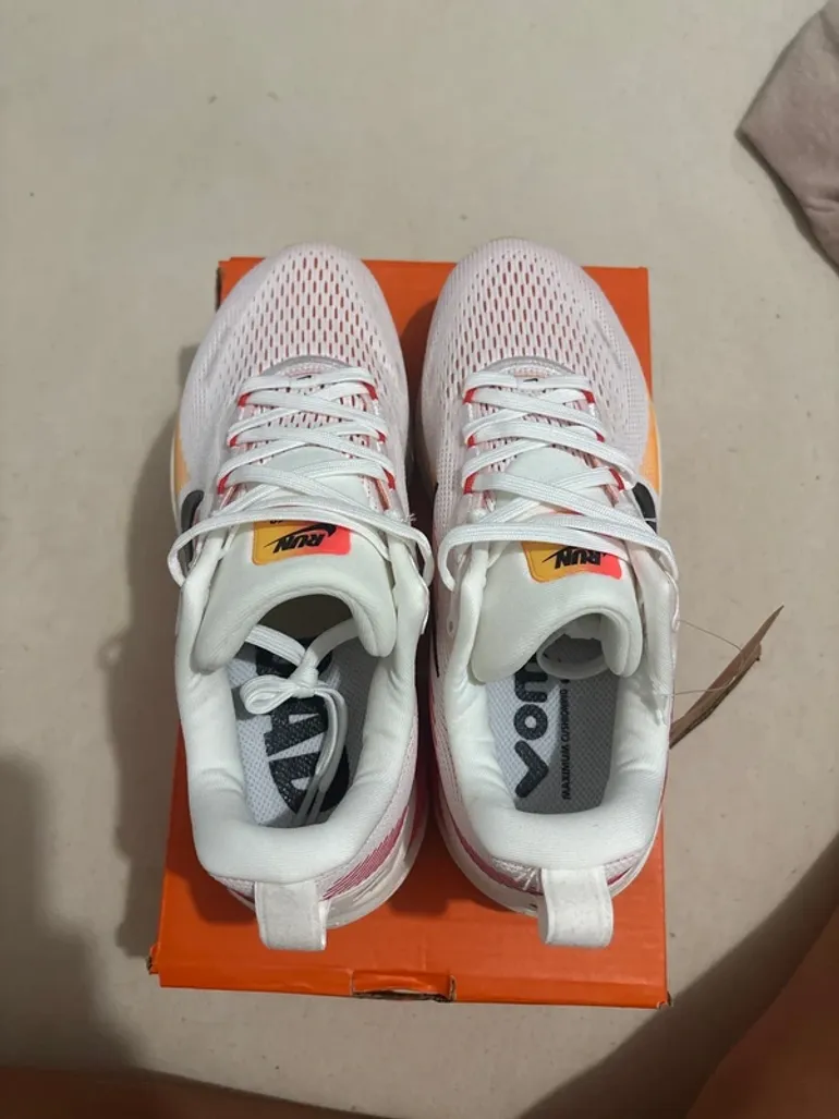 Nike Vomero 18 bike usato — immagine 2 di 5