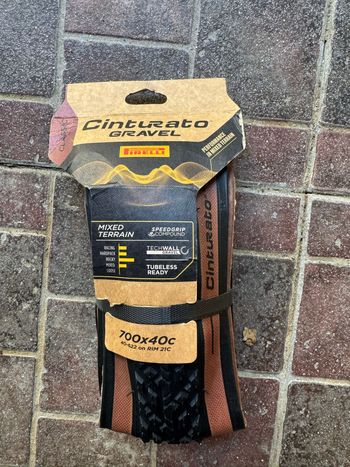 Pirelli Gravel Tire Tyres & Tubes usato